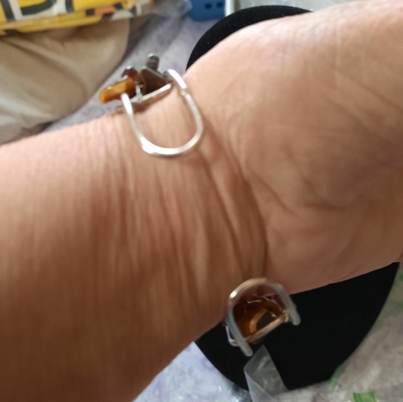 Handmade Stone Wired Women's Bracelet - Picture 7 of 13